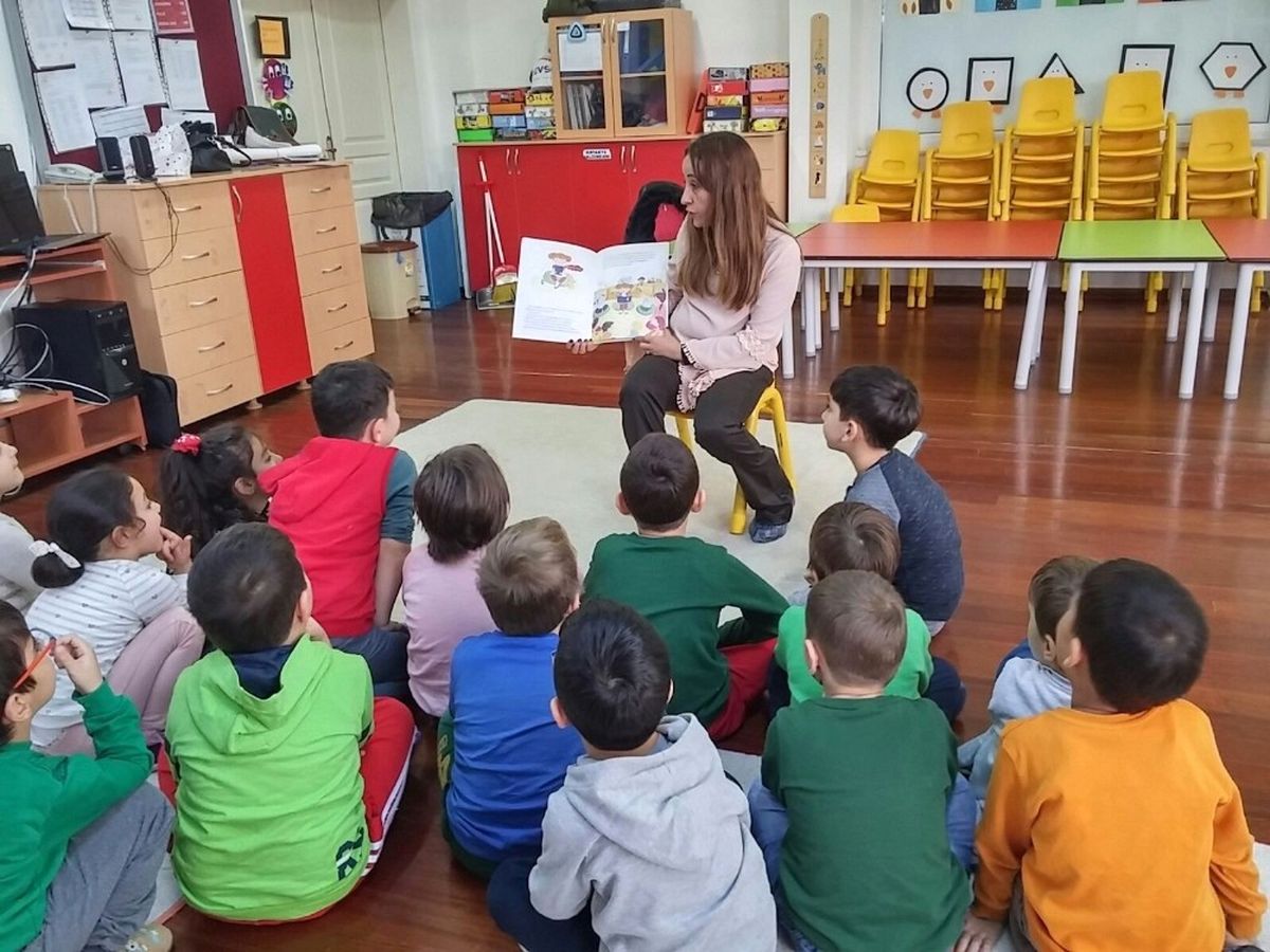 Üniversite Hocaları Miniklere Haklarını Anlattı