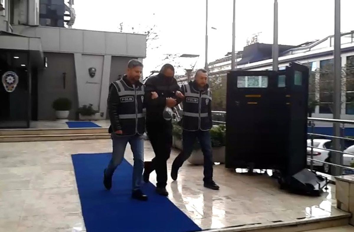 Yolda Bulduğu Kimlik ve Ehliyet ile Dolandırmadığı Kalmadı