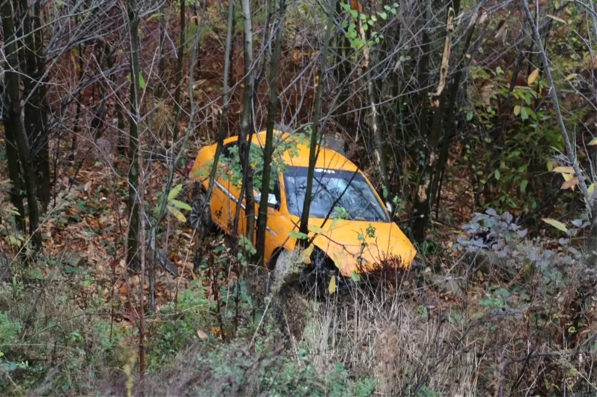 Yoldan Çıkan Ticari Taksi Şarampole Uçtu: 3 Yaralı