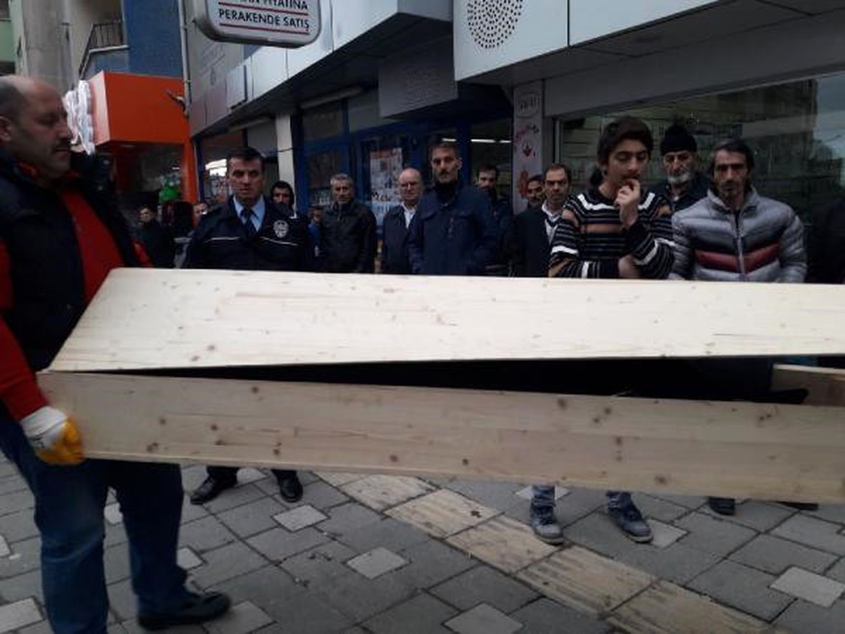 5 Katlı Binanın Çatısından Düşen İşçi Öldü