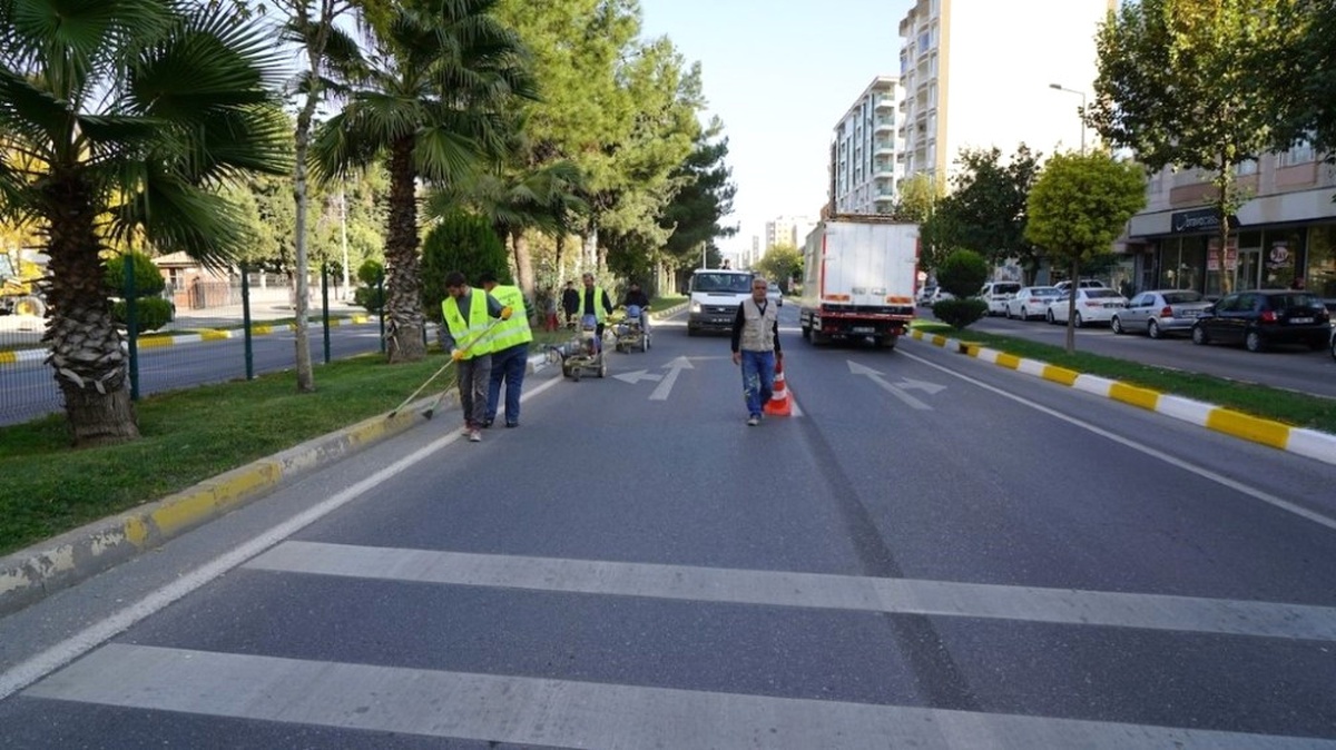 Adıyaman Belediyesi Kaldırım Taşlarını Boyadı