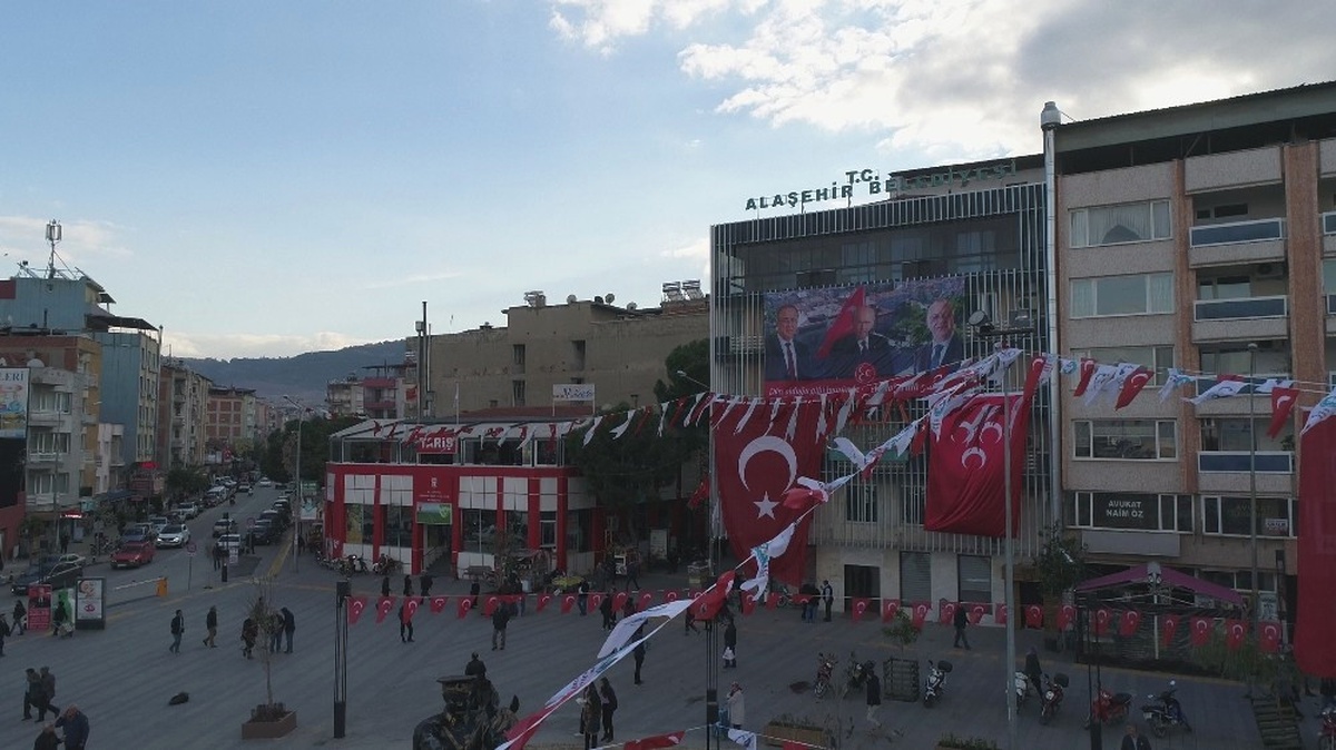 Alaşehir Bahçeli\'yi Karşılamaya Hazırlanıyor