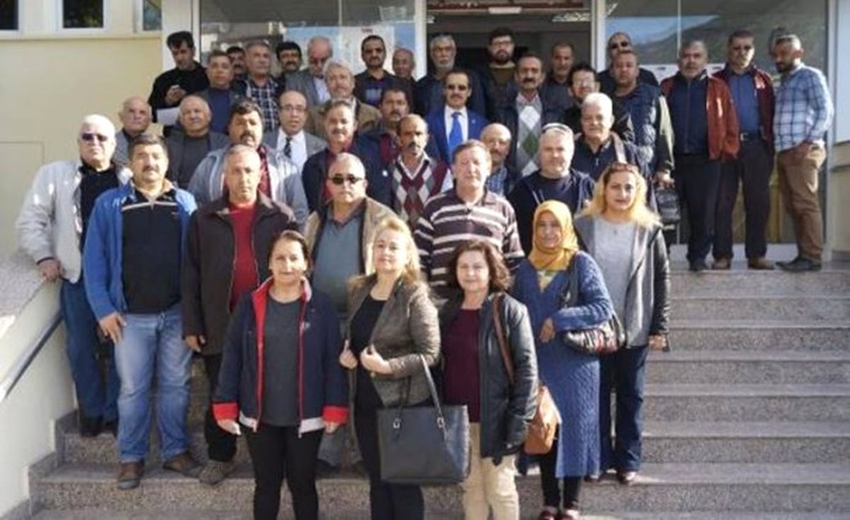 Antalya\'da MHP\'den 60 Kişi İstifa Etti