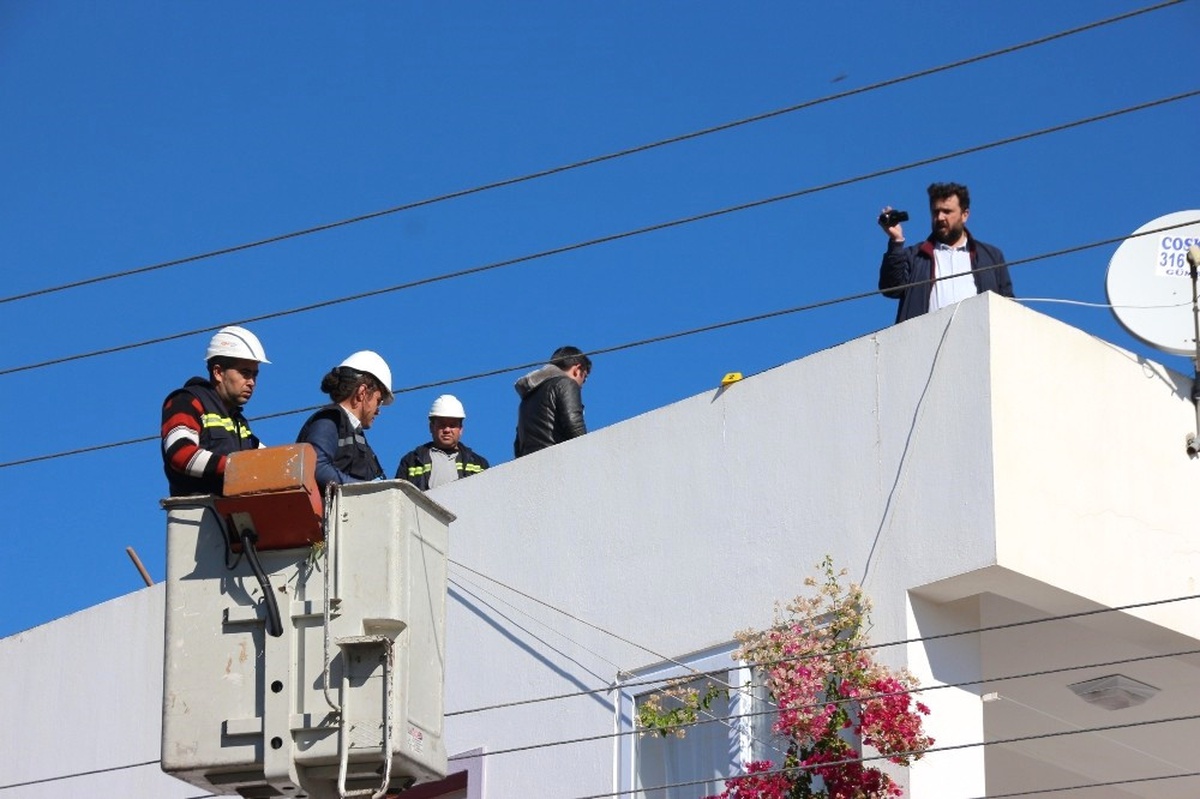 Çamaşır Teli Takarken Elektrik Akımına Kapıldı