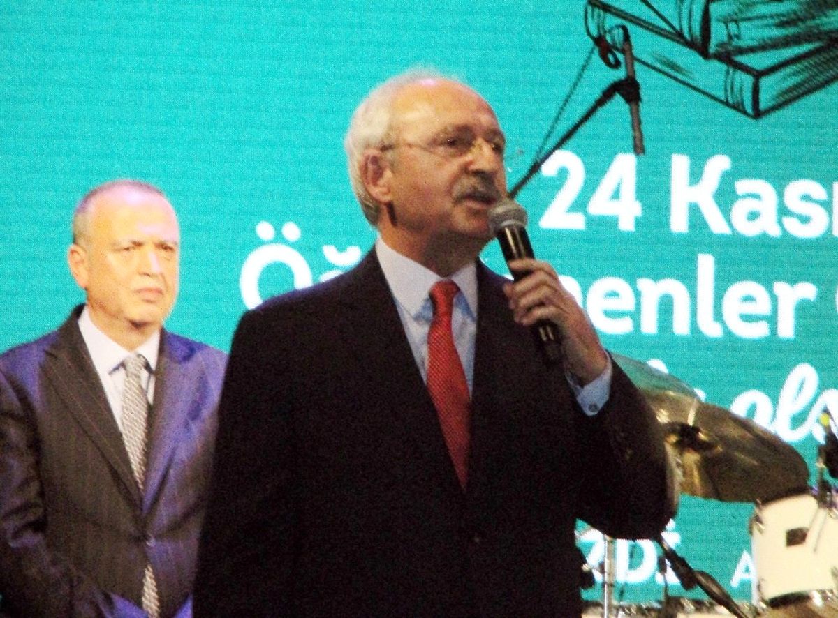 CHP Genel Başkanı Kılıçdaroğlu, Ataşehir\'de Öğretmenlerle Bir Araya Geldi