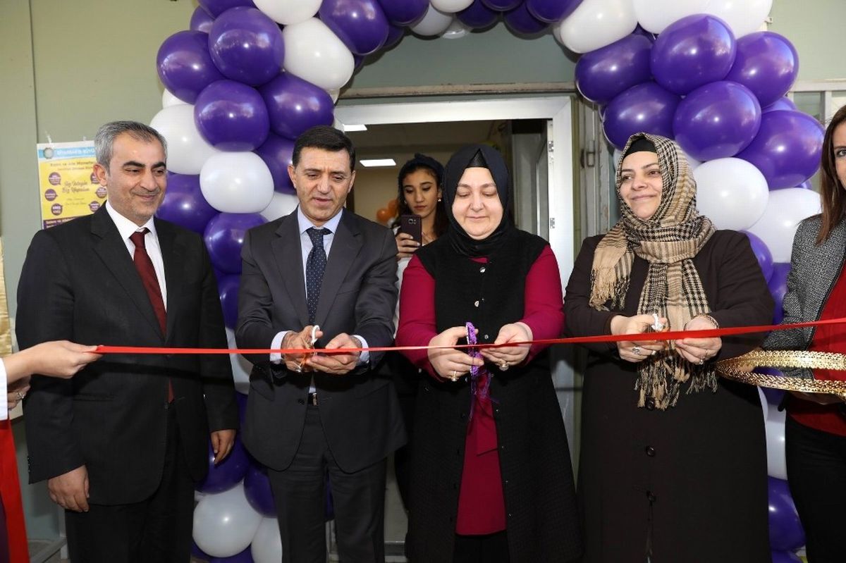 Diyarbakır\'da Kadın Yaşam Merkezi Açıldı