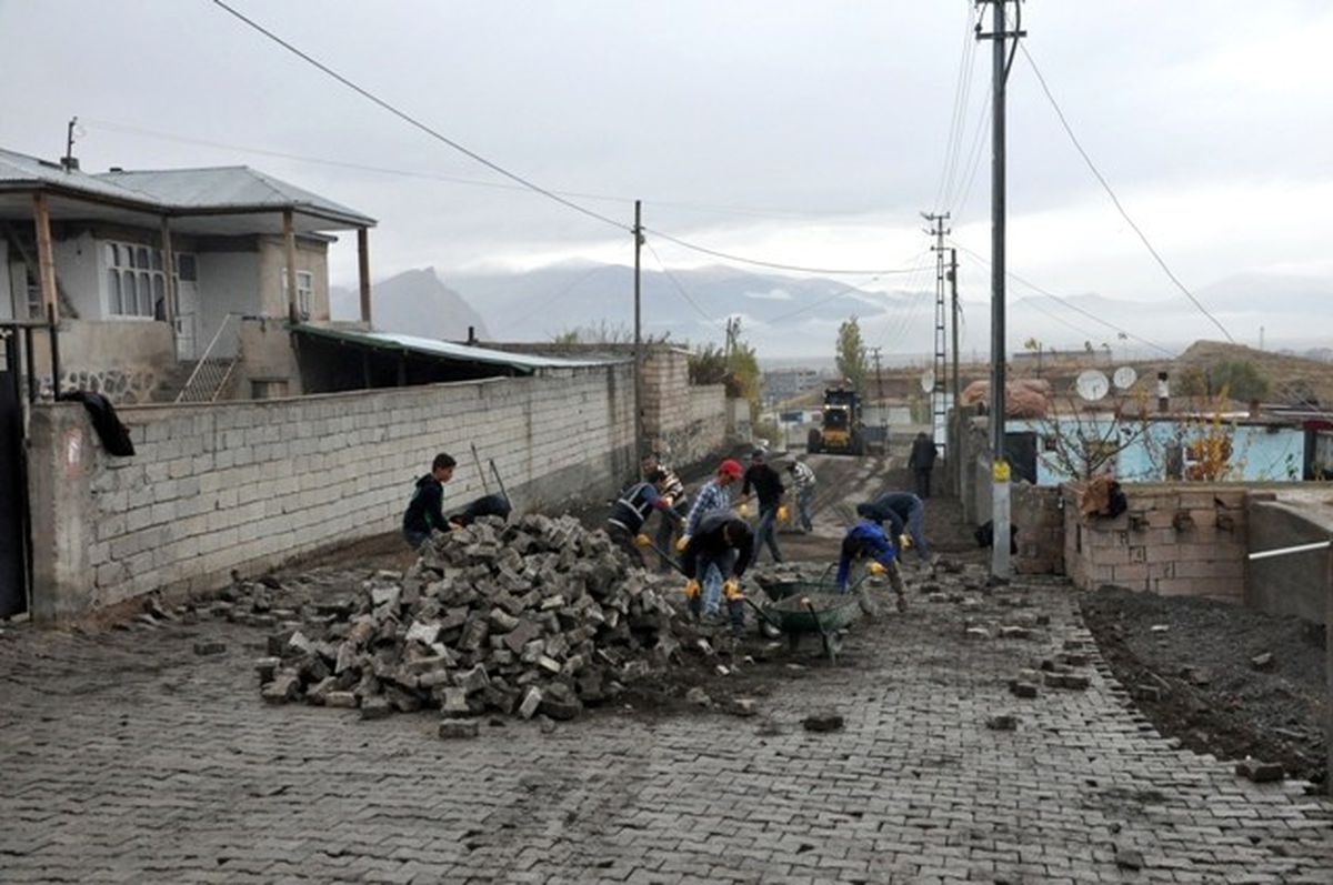 Doğubayazıt\'ta Yol Çalışmaları Devam Ediyor