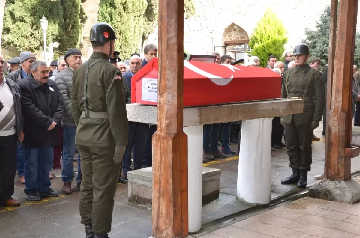 Emekli Albay Çavdar Toprağa Verildi