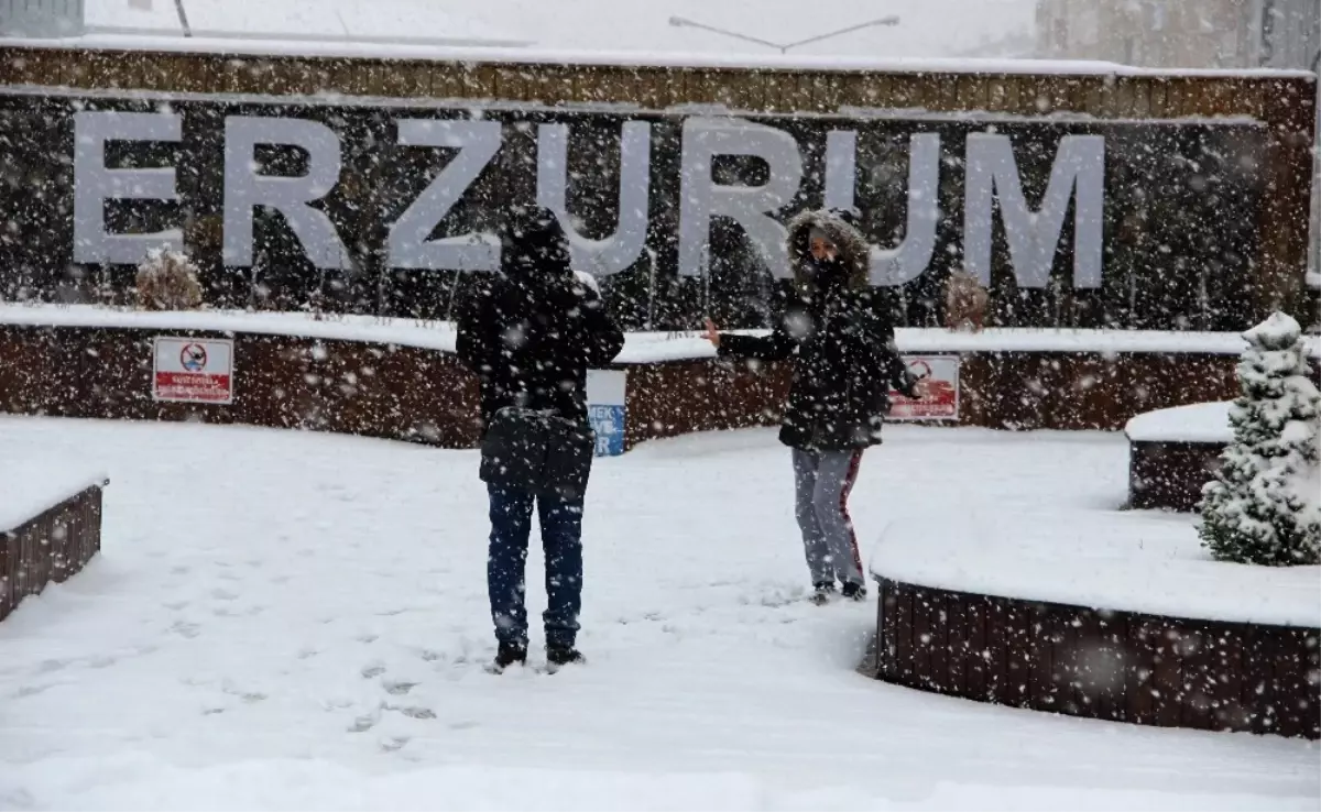 Erzurum\'da Yoğun Kar Yağışı