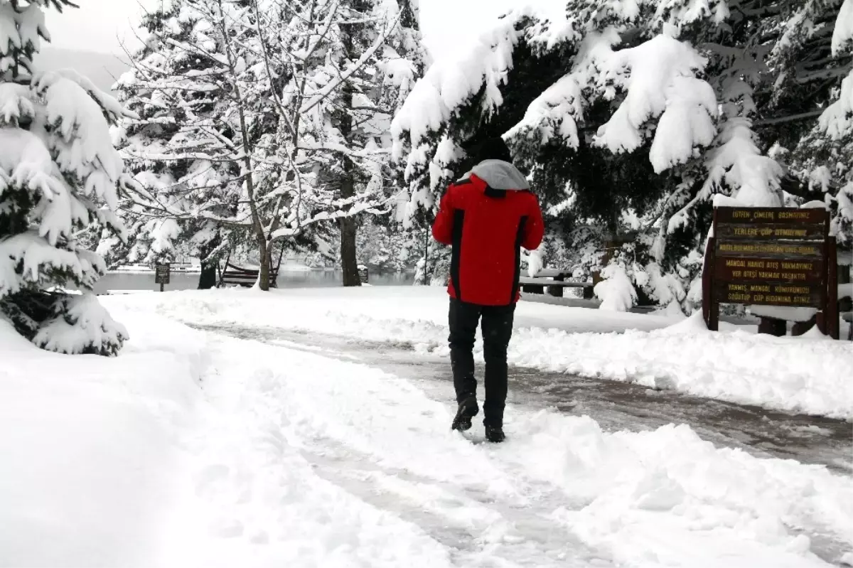 Gölcük Tabiat Parkı\'nda Kar Güzelliği