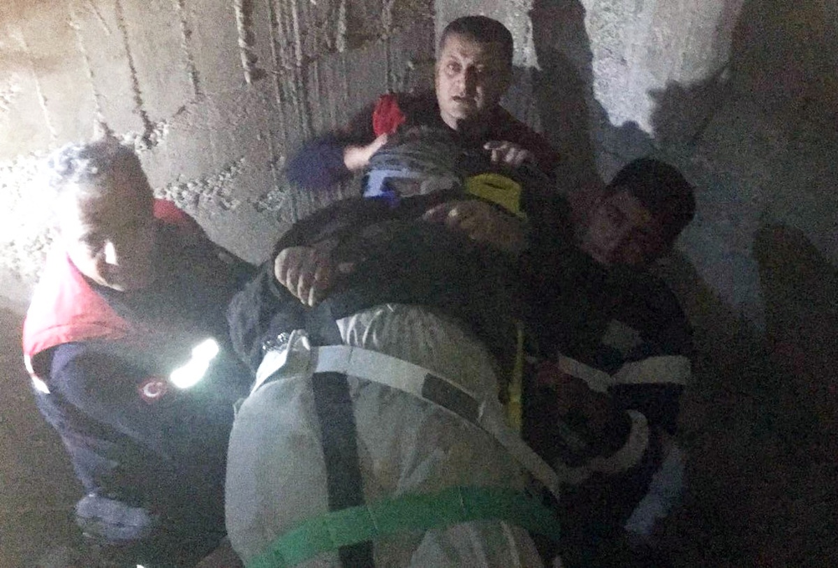 İnşaatı Geziyordu Asansör Boşluğuna Düştü