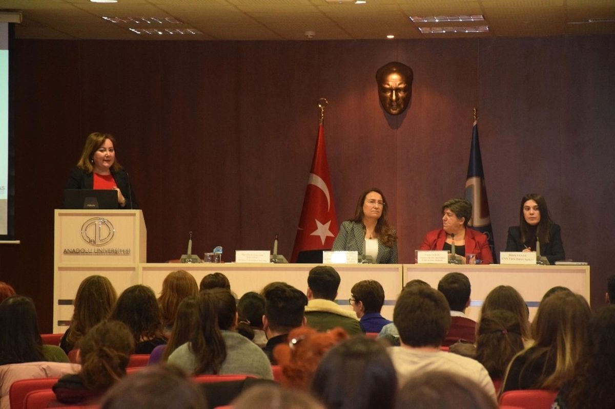 Kadına Yönelik Şiddetin Toplumsal Yüzü" Anadolu Üniversitesi\'nde Ele Alındı