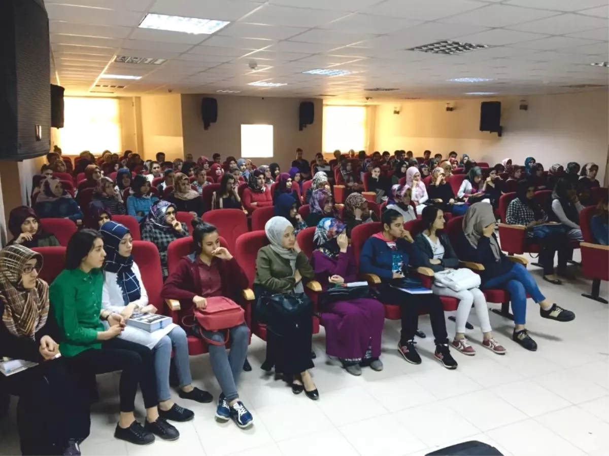 Kahta Hem Öğrencilere Rehberlik Semineri Verdi