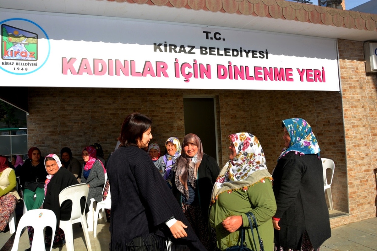 Kiraz\'da Kadın Dinlenme Yeri Hizmete Açıldı