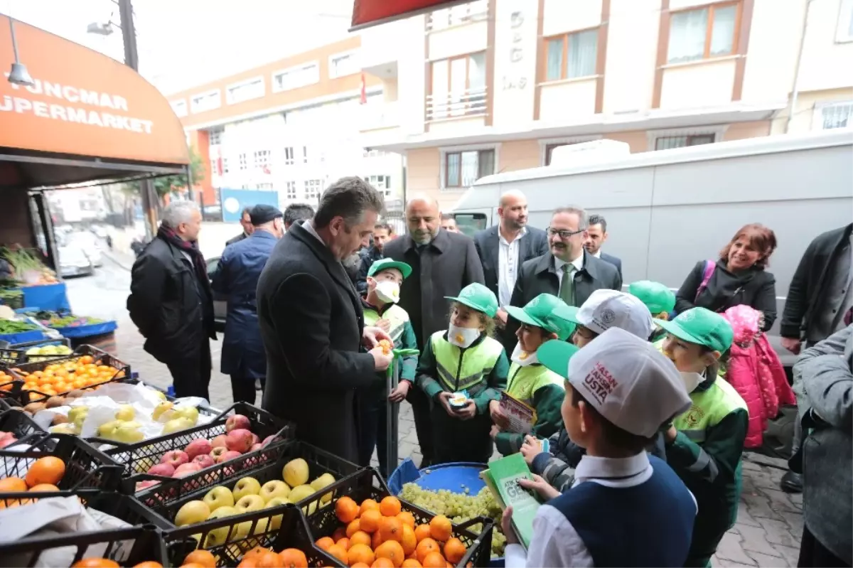 Minik Temizlik İşçileri Sokakları Temizledi