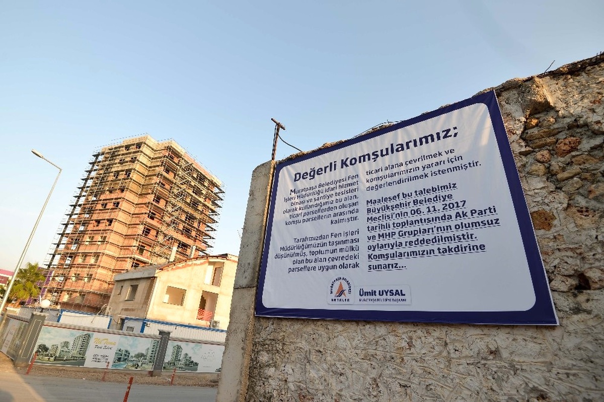Muratpaşa Belediyesi\'nden Fen İşleri Şantiyesi\'ne Bilgilendirme Panosu