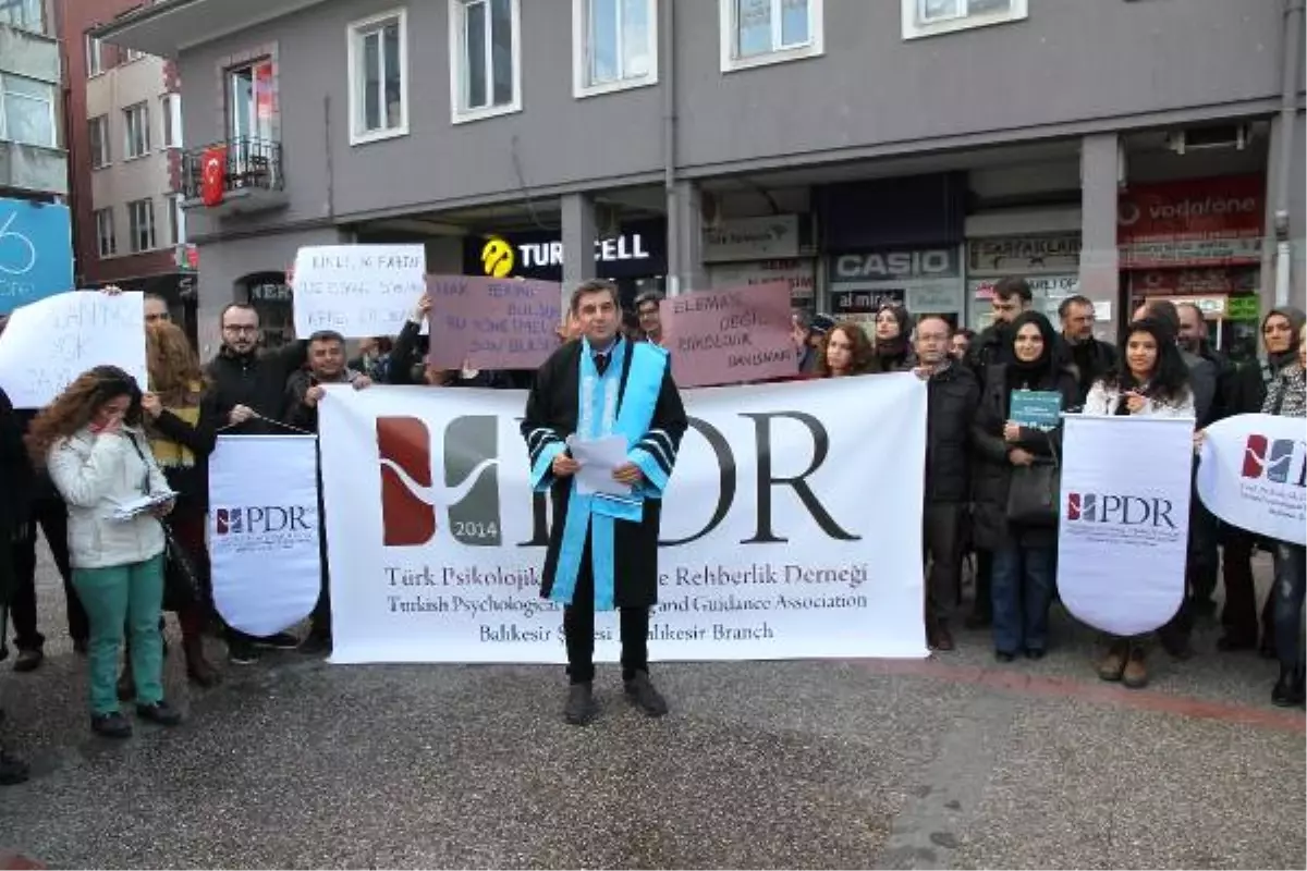 Rehberlik Hizmetleri Yönetmeliği Protesto Edildi