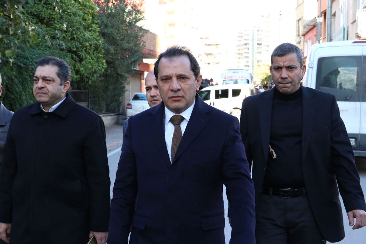 Rehine Krizinde Bir Polis Memuru Yaralandı