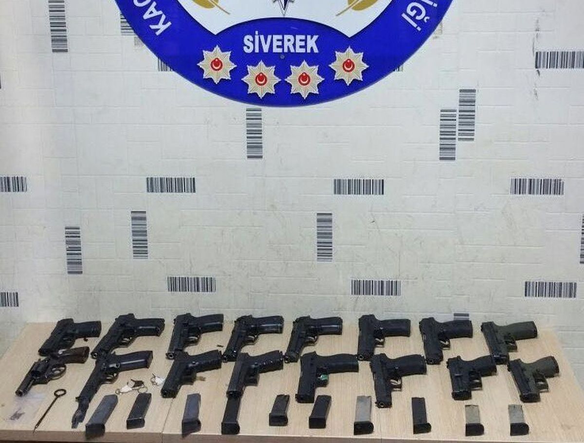Şanlıurfa\'da 16 Adet Ruhsatsız Tabanca Ele Geçirildi
