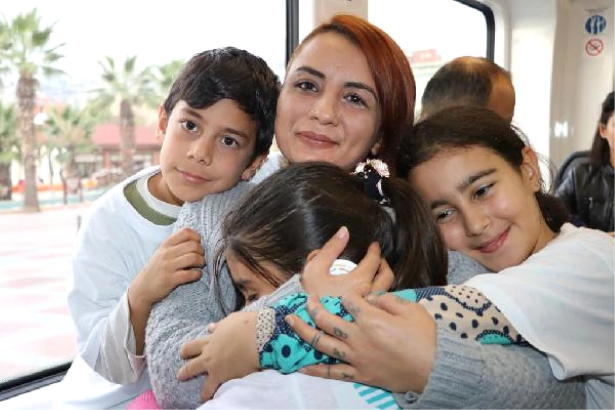 Tramvay Yolcuları, Farkındalık Deneyinde Çocuklara Sahip Çıktı