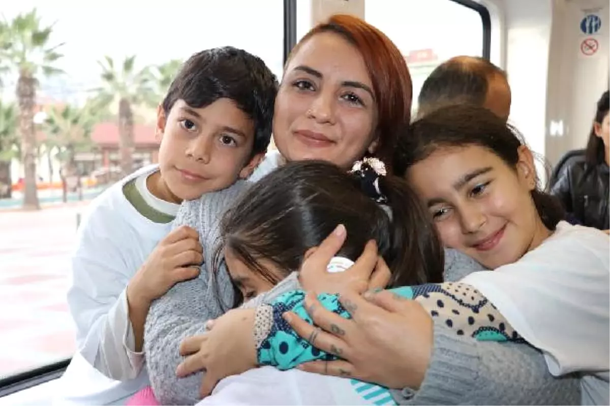 Tramvay Yolcuları, Farkındalık Deneyinde Çocuklara Sahip Çıktı