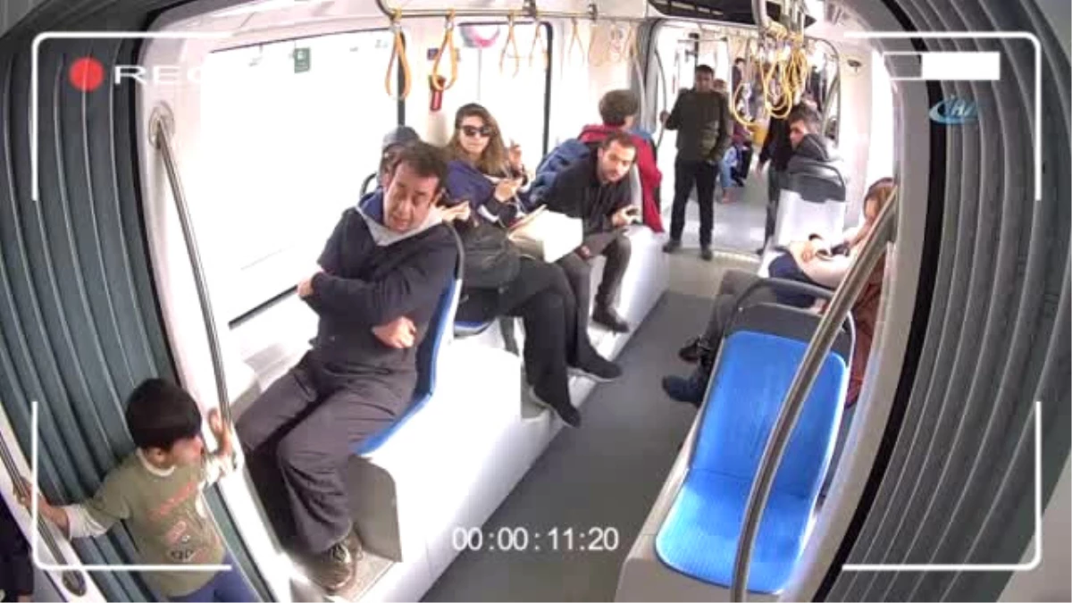 Tramvaydaki Sosyal Deney Yolcuları Ağlattı