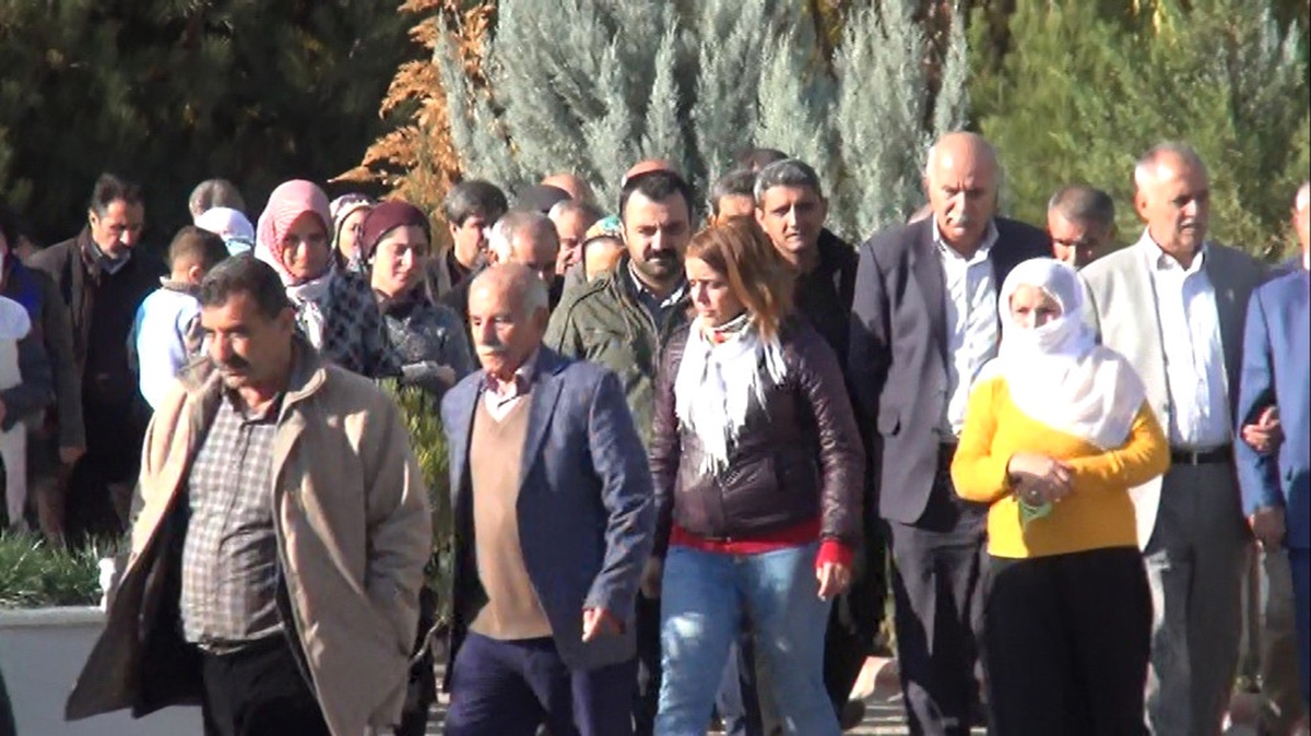 Yine Terörist Cenazesi Yine Hdp\'li Vekil