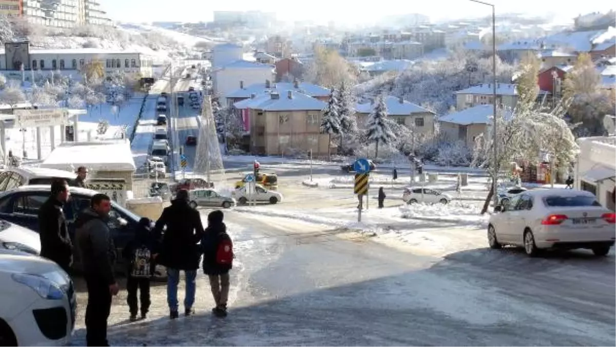 Yozgat\'ta Yollar Buz Pistine Döndü