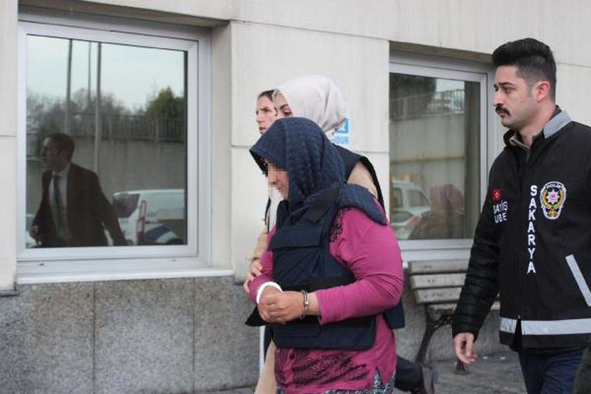 10 Yaşındaki Oğlunu Yastıkla Boğarak Öldüren Anne ve Komşusu, Adliyede