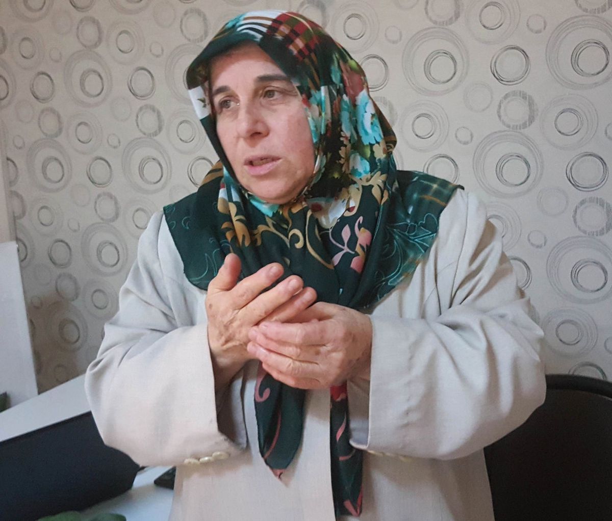 Altın Bileziklerini Elleriyle Dolandırıcıya Verdi