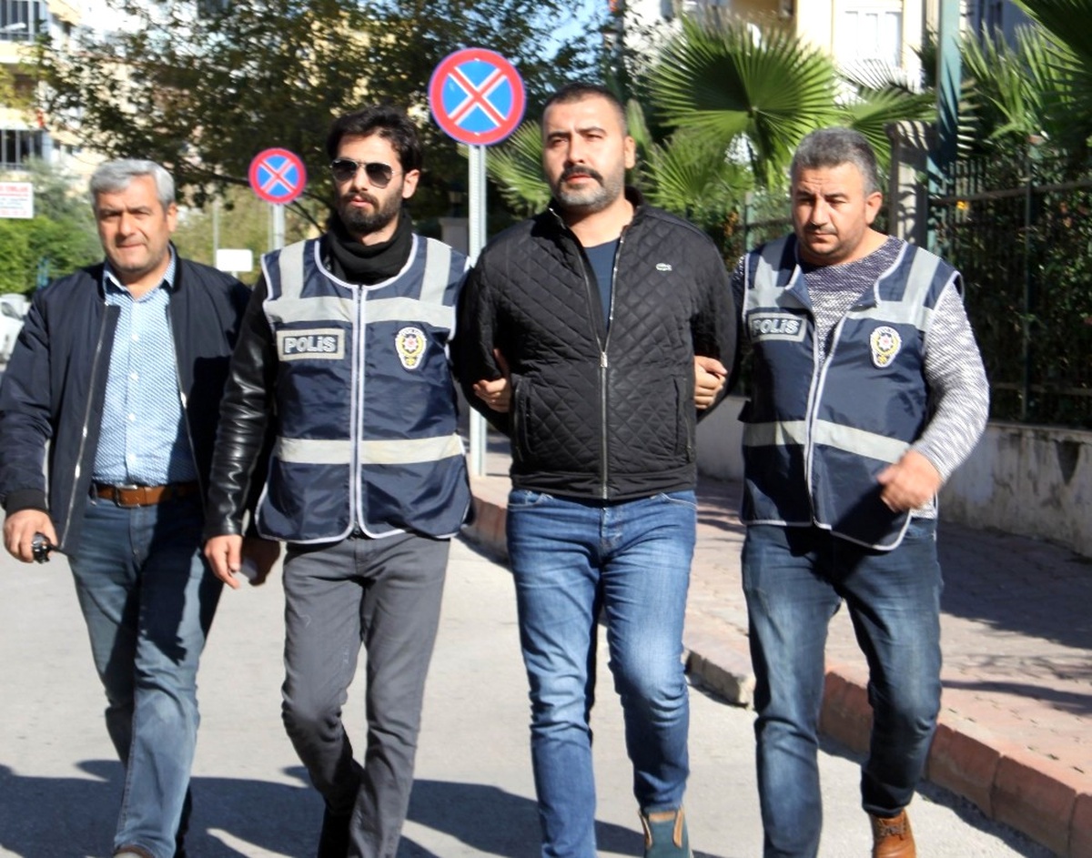 Antalya\'da 4 Kişiyi Silahla Vuran Şahıs Yakalandı