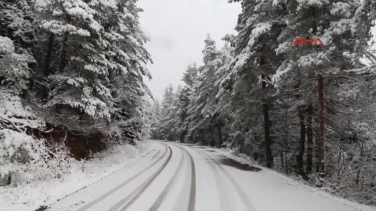 Artvin Doğu Karadeniz\'de Kar Yağışı Etkili Oluyor