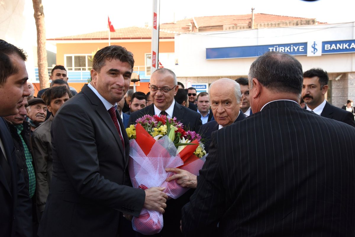 Bahçeli Kula\'da Çay Molası Verdi