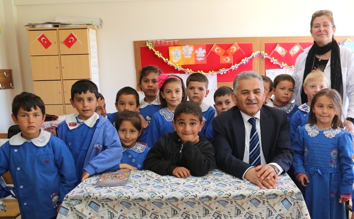 Başkan Büyükkılıç: "Öğretmenler Gününüz Kutlu Olsun!"