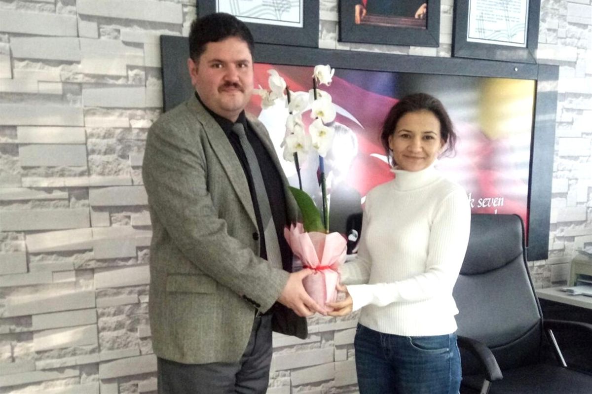 Başkan Yılmaz\'dan Öğretmenlere Çiçek