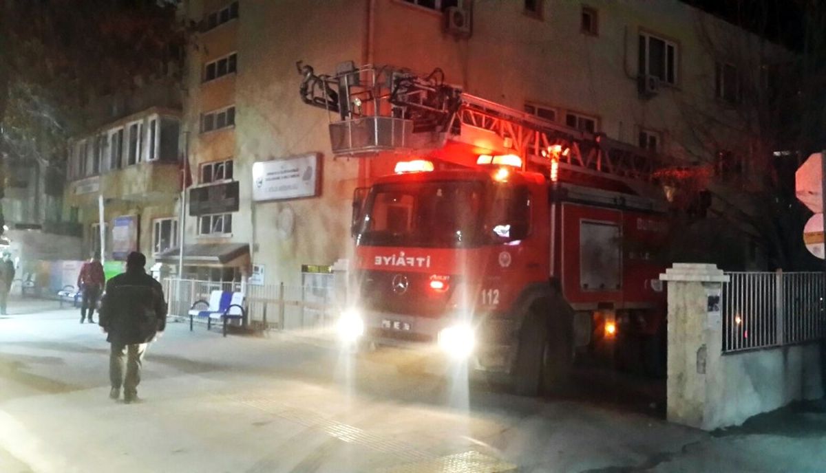 Burdur\'da Eski Tekel Binasında Korkutan Yangın