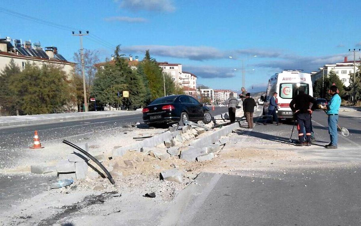 Burdur İl Genel Meclisi Başkanı ile Meclis Üyesi Kaza Yaptı