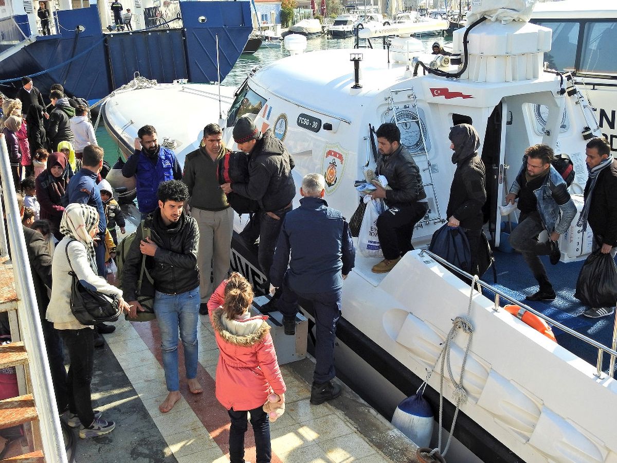 Çeşme\'de 65 Göçmen Ölüme Yolculukta Yakalandı