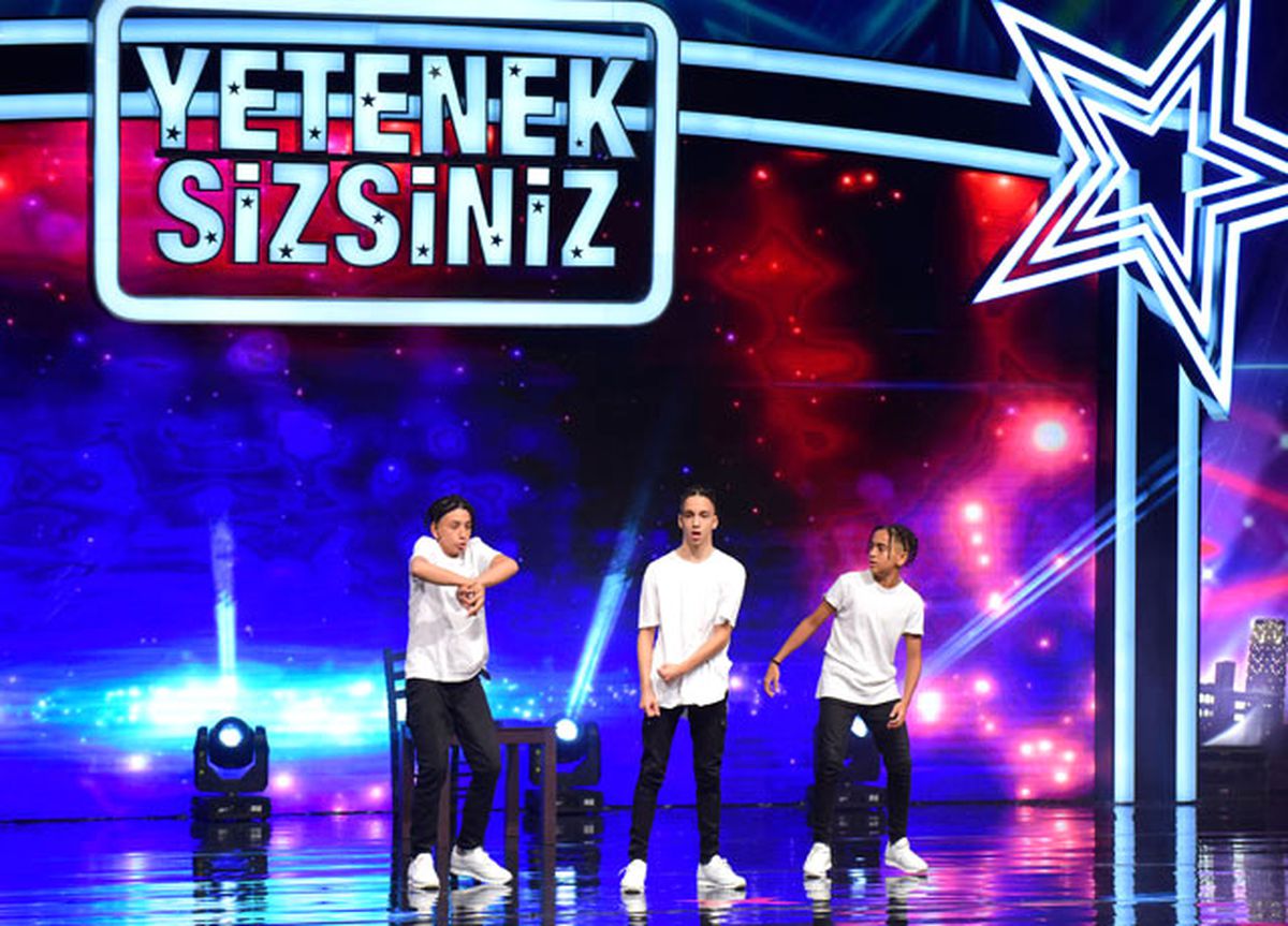 Cousins Live Dans Performansı