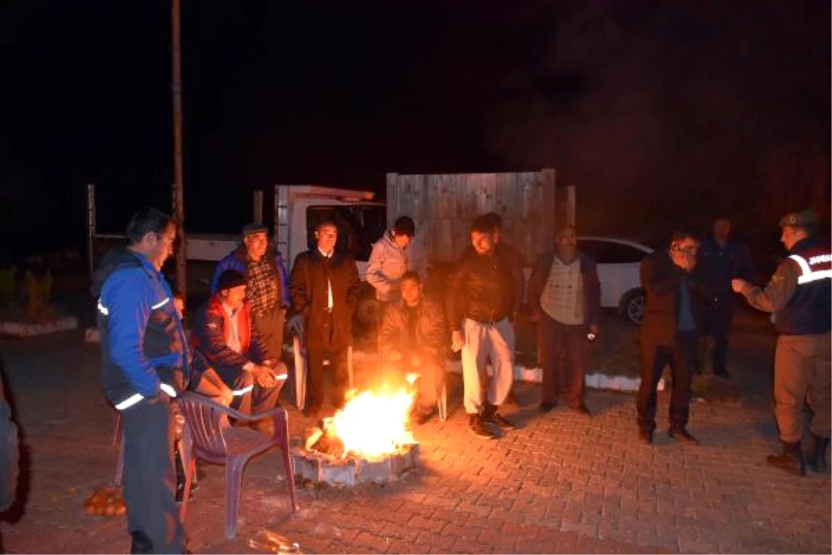 Deprem Korkusu ile Dışarıda Sabahladılar