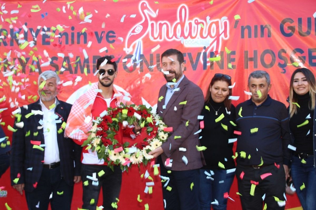Dünya Jimnastik Şampiyonu Sındırgı\'da