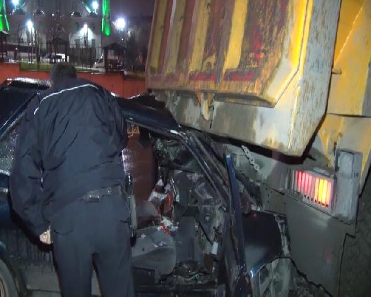 Esenler\'de Trafik Kazası: 2 Ağır Yaralı