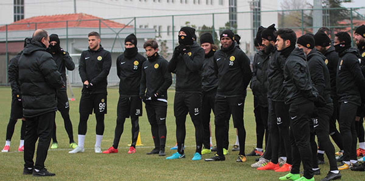 Eskişehirspor\'da Futbolcular Antrenmana Çıkmadı