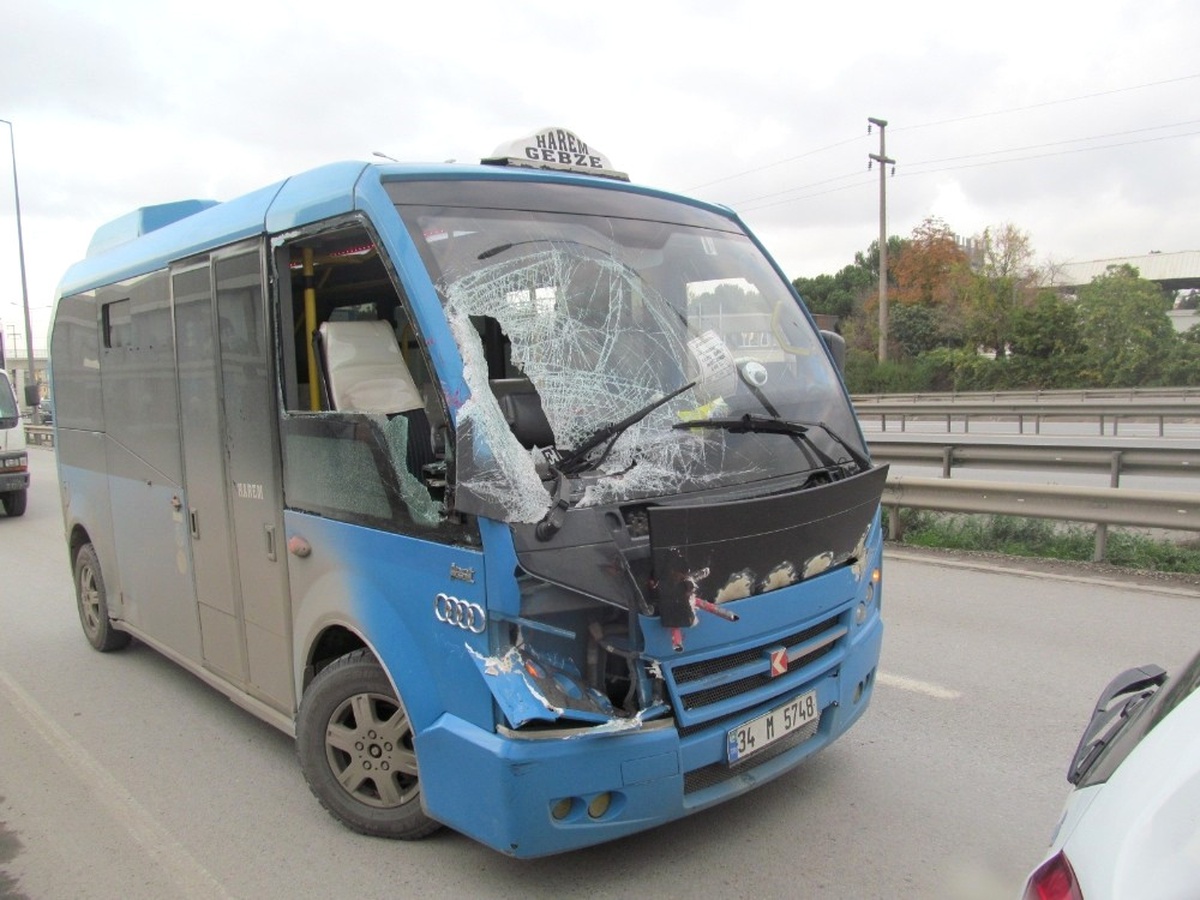 Gebze\'de Zincirleme Trafik Kazası: 2 Yaralı