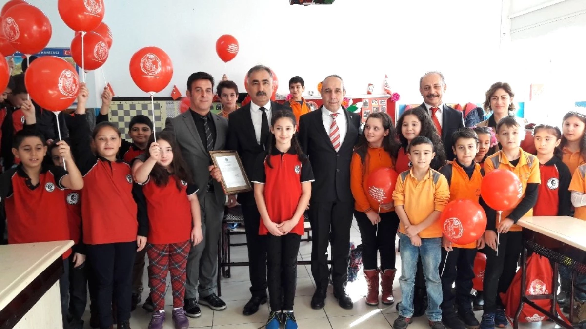 İlkokul Öğrencileri Harçlıklarını Mehmetçik Vakfı\'na Bağışladı