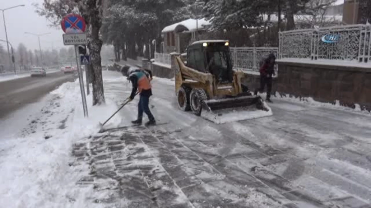 Karın Tadını Çocuklar Çıkardı...yollar Ulaşıma Kapandı, Onlar Kartopunun Keyfini Yaşadı