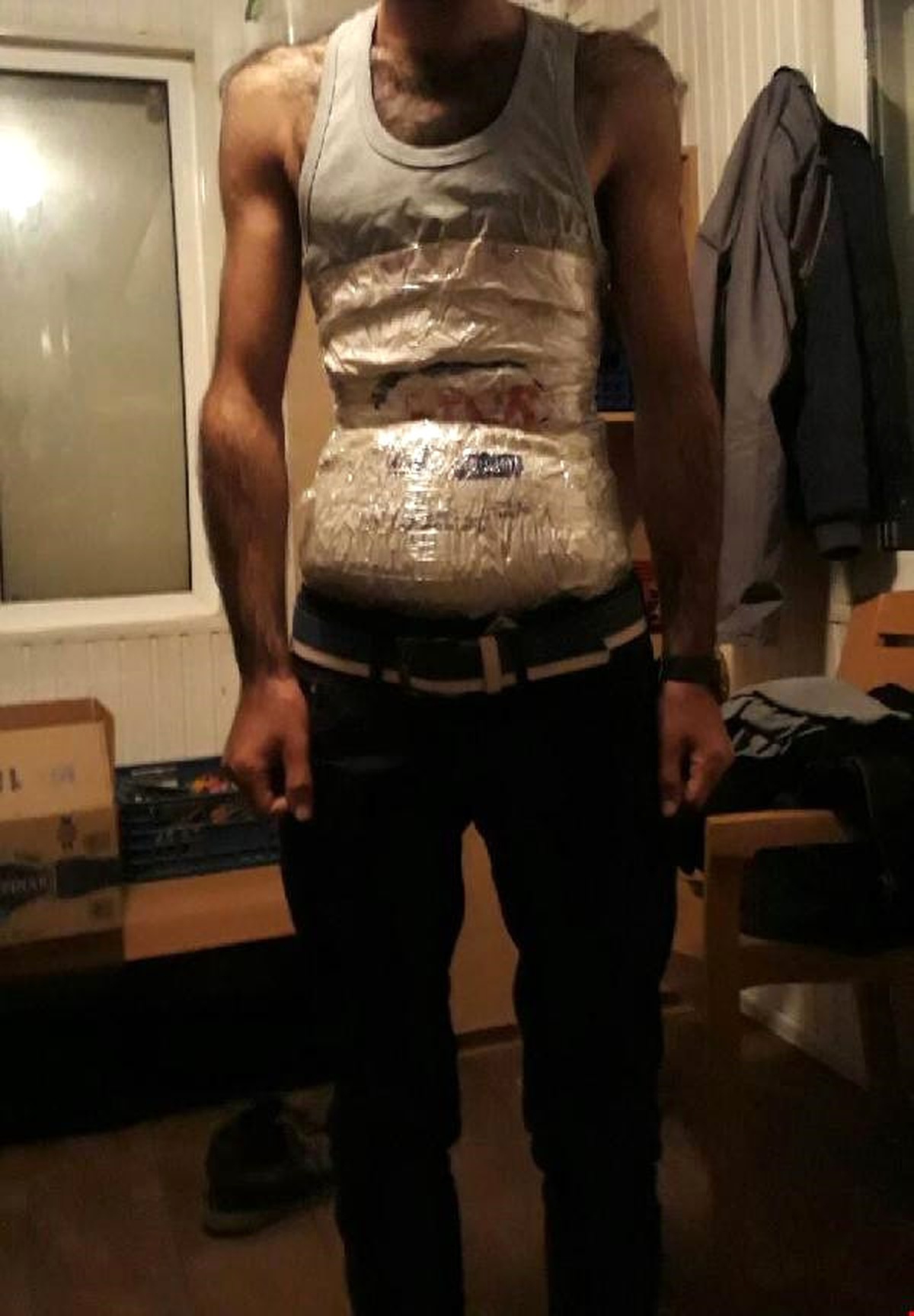 Karnına Sardığı 2 Kilo 900 Gram Eroinle Yakalandı