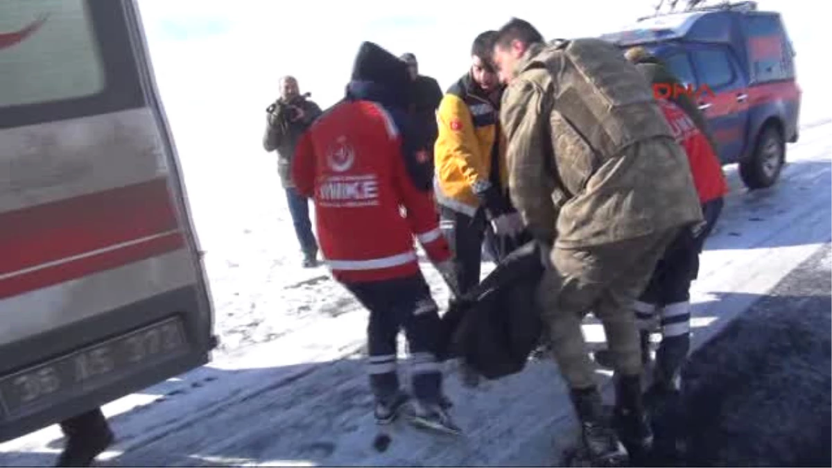Kars\'ta Kaza Yapan Sürücü, Donarak Öldü