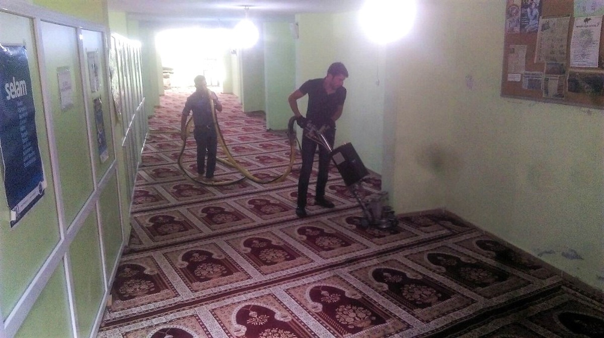Kayapınar\'da Camilerin Temizliği Sürüyor