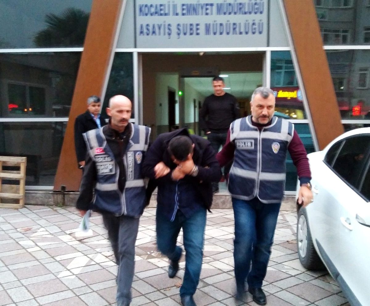 Kendisini Subay Olarak Tanıtıp Kadınlara Şantaj Yapan Dolandırıcı Yakalandı
